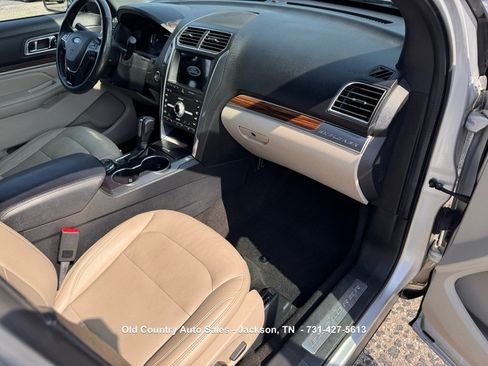 Used 2019 Ford Explorer Limited w/ Ford Safe & Smart Package AWD/4WD image 20