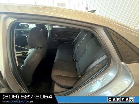Used 2024 Hyundai Elantra SE FWD image 9