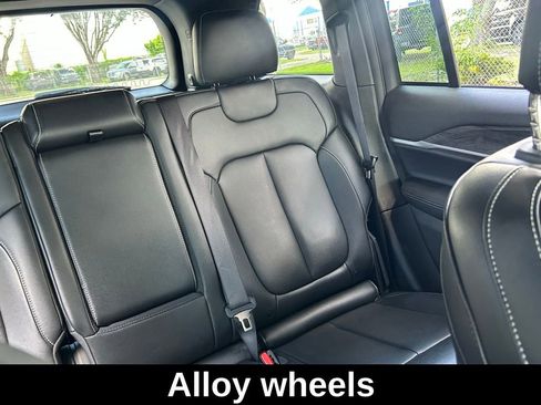 Certified 2024 Jeep Grand Cherokee Limited w/ Black Appearance Package image 17