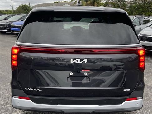 New 2026 Kia Carnival LXS image 4