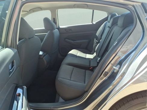 Used 2023 Nissan Altima 2.5 SV AWD/4WD image 22