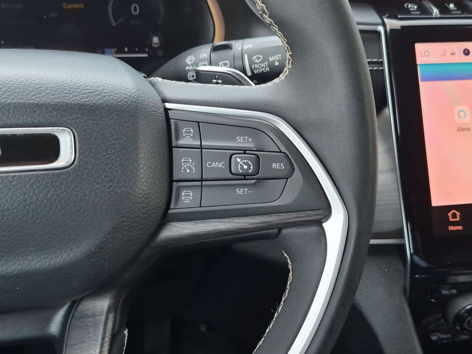 Used 2023 Jeep Grand Cherokee L Limited w/ Luxury Tech Group II RWD image 14