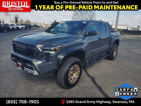 Used 2025 Toyota Tacoma Trailhunter image 3