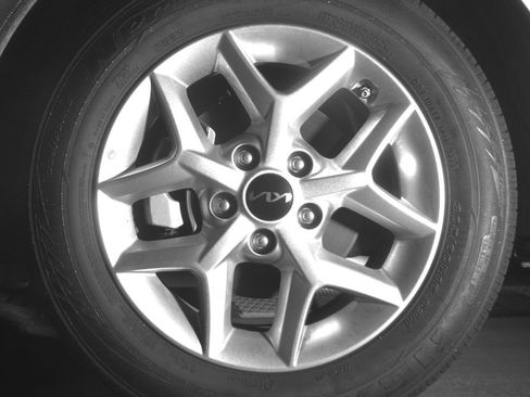 Used 2025 Kia Soul LX w/ LX Technology Package image 12