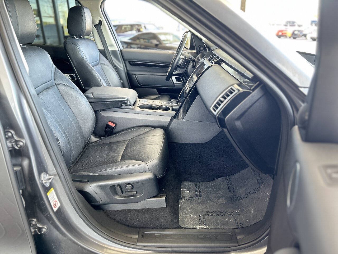 Used 2018 Land Rover Discovery SE AWD/4WD image 55