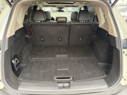 Used 2022 Nissan Rogue Platinum w/ Head-Up Display Package image 22