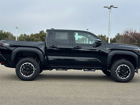 New 2025 Toyota Tacoma TRD Off-Road image 3