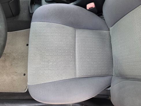 Used 2004 Toyota Matrix FWD image 17