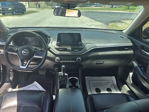Used 2023 Nissan Altima 2.5 SR FWD image 9