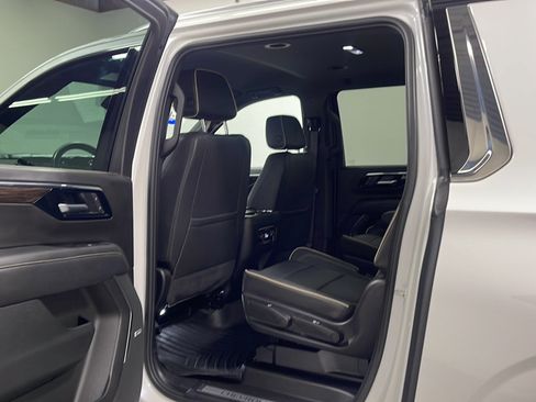 Used 2025 Chevrolet Suburban Premier AWD/4WD image 15