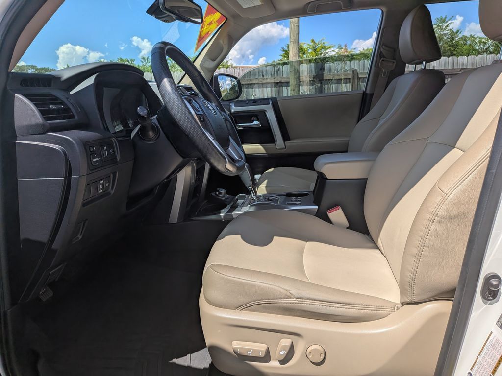 Used 2022 Toyota 4Runner SR5 Premium w/ Moonroof Package AWD/4WD image 10