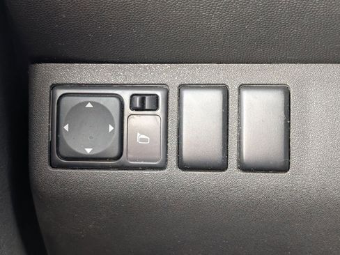 Used 2012 Nissan Pathfinder S image 19