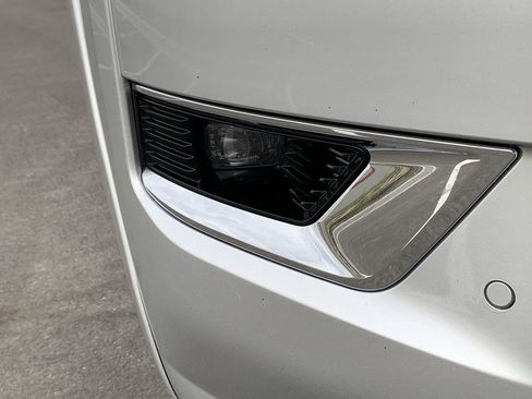 Used 2023 Nissan Armada SV image 10