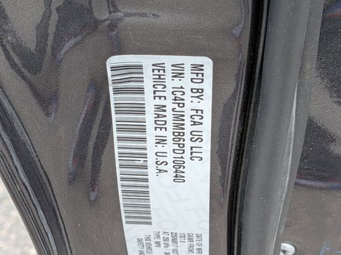 Used 2023 Jeep Cherokee Altitude Lux AWD/4WD image 40