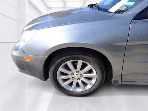 Used 2010 Chrysler Sebring Touring FWD image 19