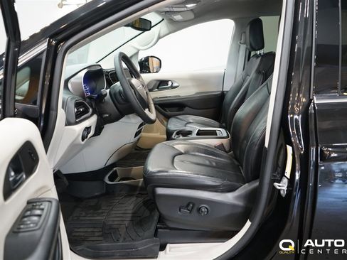 Used 2022 Chrysler Pacifica Touring-L image 13
