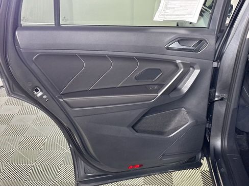 Certified 2024 Volkswagen Tiguan SE w/ Panoramic Sunroof Package AWD/4WD image 19