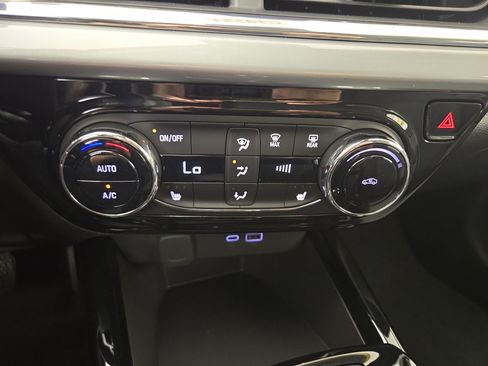 Used 2026 Chevrolet Trax LT w/ LT Convenience Package FWD image 26