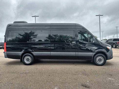 Used 2023 Mercedes-Benz Sprinter 2500 image 10