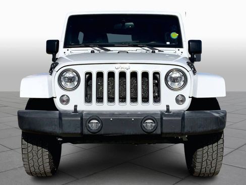 Used 2018 Jeep Wrangler Unlimited Sahara image 3