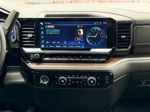 Used 2024 Chevrolet Silverado 1500 LT w/ Z71 Off-Road Package image 23