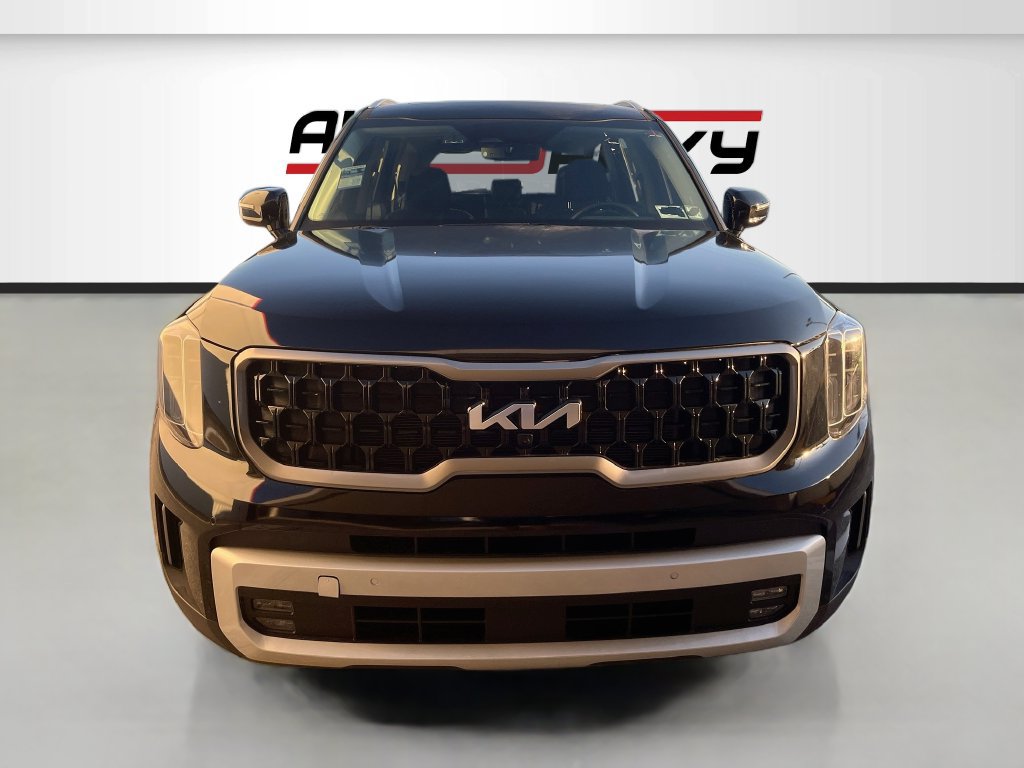 Used 2025 Kia Telluride SX FWD image 2