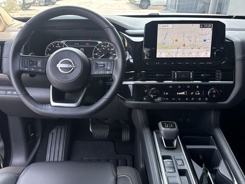 Used 2025 Nissan Pathfinder SL w/ SL Premium Package FWD image 8
