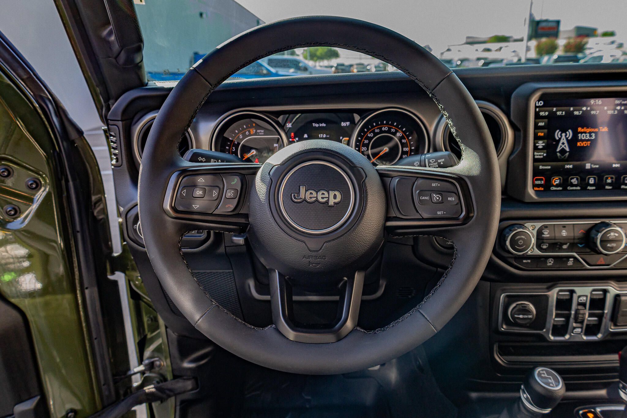 Used 2023 Jeep Gladiator Sport AWD/4WD image 19