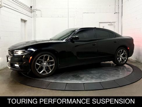 Used 2015 Dodge Charger SXT RWD image 4