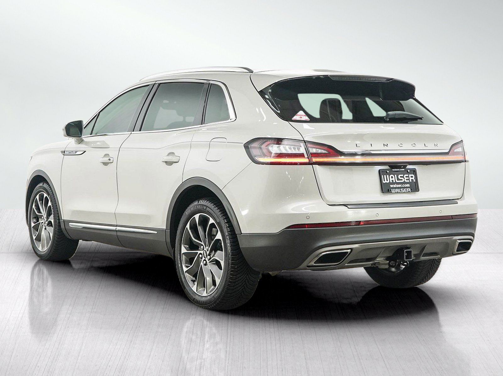 Used 2021 Lincoln Nautilus Reserve w/ Class II Trailer Tow Package AWD/4WD image 3