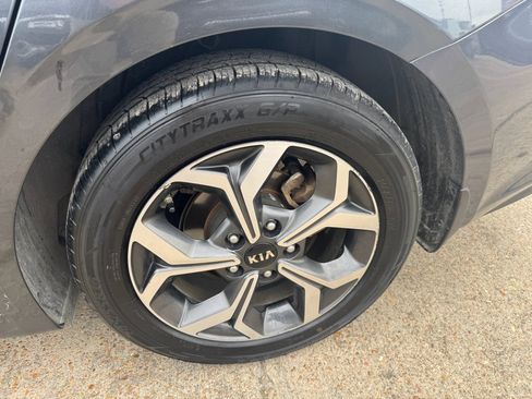 Used 2021 Kia Forte LXS image 10