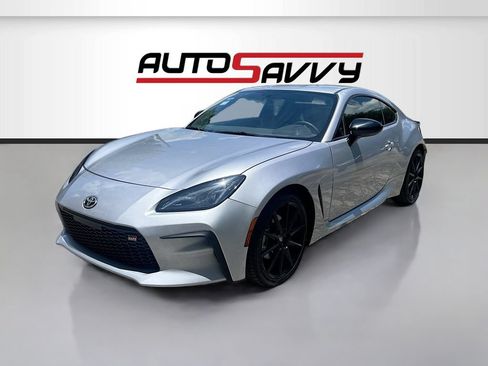 Used 2026 Toyota GR86 Premium w/ ALL Weather Mat Package (TMS) RWD image 3