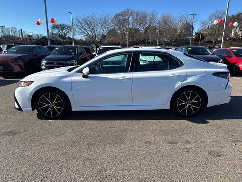 Used 2021 Toyota Camry SE image 4