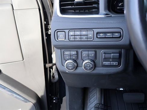 Used 2024 GMC Yukon Denali w/ Denali Reserve Package image 39