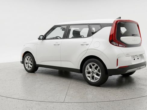 Used 2025 Kia Soul LX w/ LX Technology Package FWD image 6