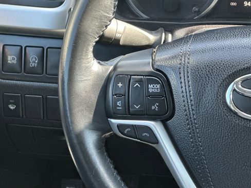 Used 2018 Toyota Highlander Plus image 20