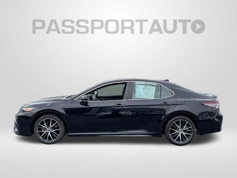 Used 2023 Toyota Camry SE FWD image 2