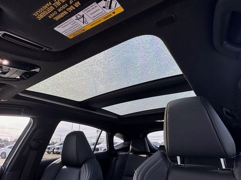 Used 2024 Toyota Venza Limited image 23