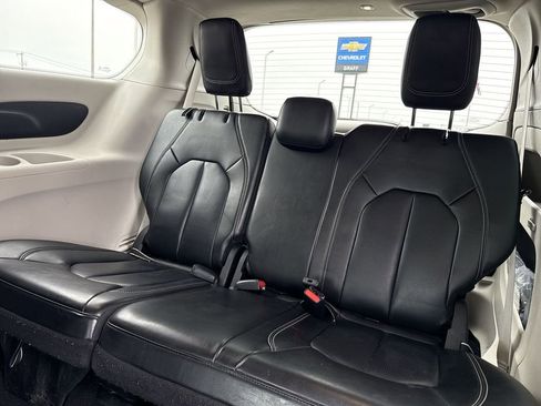 Used 2023 Chrysler Pacifica Touring-L image 24