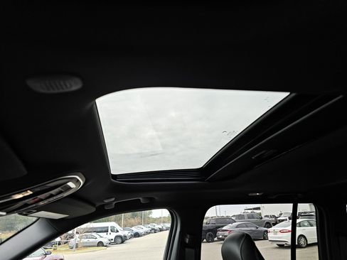 New 2025 Jeep Grand Cherokee Altitude image 17