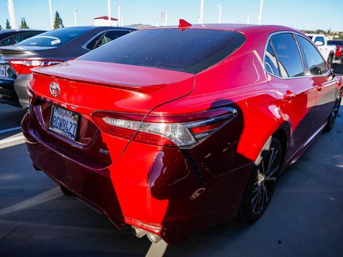 Used 2019 Toyota Camry SE image 8