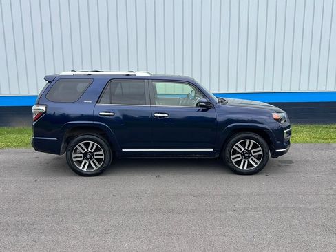 Used 2017 Toyota 4Runner Limited AWD/4WD image 4