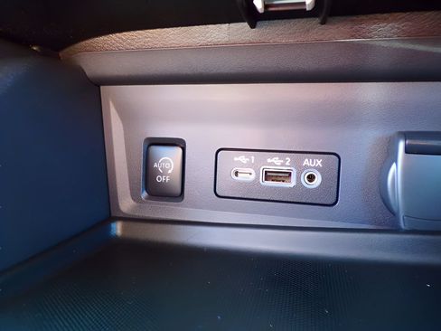 Used 2025 Nissan Sentra SV FWD image 18