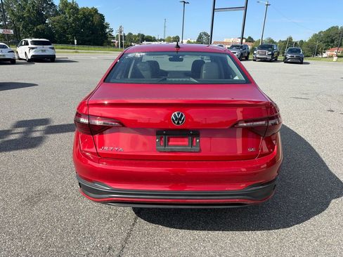 Used 2024 Volkswagen Jetta SE w/ Panoramic Sunroof Package FWD image 8