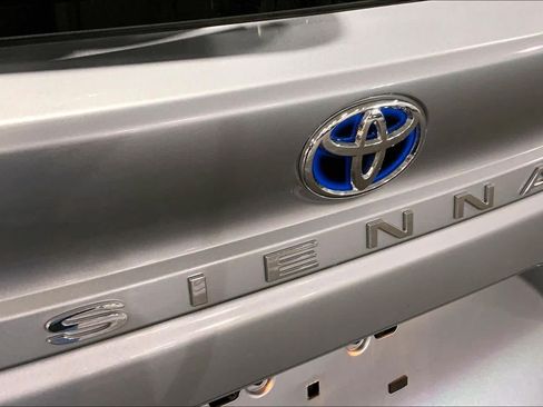 Used 2024 Toyota Sienna Limited AWD/4WD image 30
