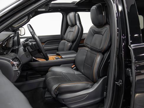 Used 2022 Lincoln Navigator Black Label image 4
