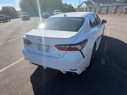 Used 2021 Toyota Camry SE FWD image 5