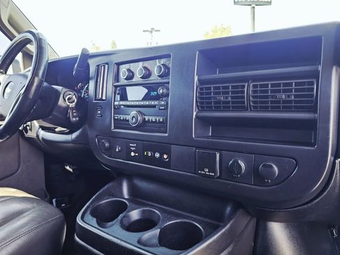 Used 2017 Chevrolet Express 3500 Extended RWD image 17
