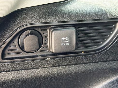 Used 2023 Jeep Grand Cherokee Laredo AWD/4WD image 14