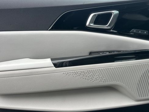 Used 2022 Kia Carnival SX Prestige image 12